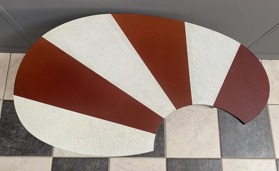 Image 1 of Mesa a rayas en forma de riñón, años 60, con tablero de formica.