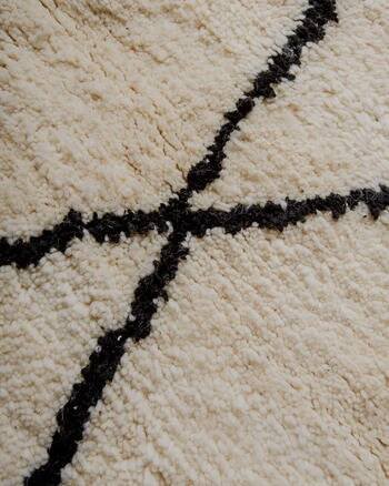 TAPIS EN LAINE FAIT MAIN – Wool, Cotton (photo 2 of 5)
