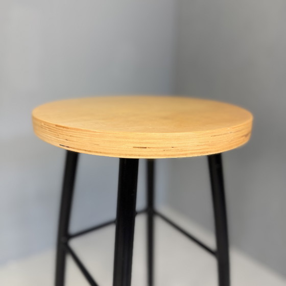 Image 1 of Tabouret de bar postmoderne des années 80, structure en acier tubulaire noir