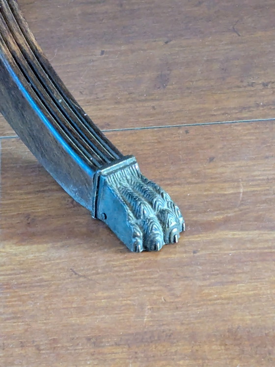 Image 1 of Table d'appoint ancienne de Pembroke avec pieds en laiton