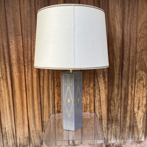 Neoclassical design table lamp