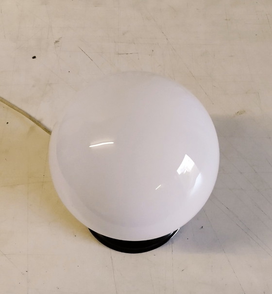 Image 1 of Plafond- of wandlamp met bolvormige opaalglazen kap, diameter: 20 cm - begin 20e eeuw