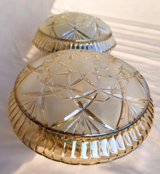 Image 1 of Een paar hoogwaardige vintage wand-/plafondlampen van loodkristal met stervormige slijping.