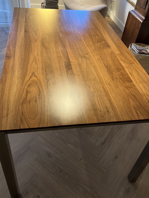 Tavolo da pranzo Arco Pure - Noce americano e acciaio inossidabile - 155x90x75 cm