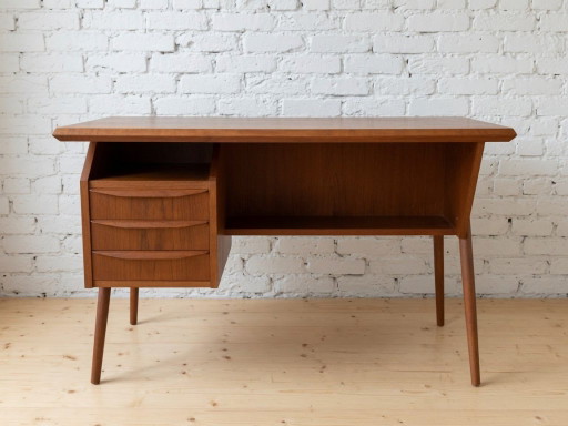 Gunnar Nielsen Teakhouten bureau voor Tibergaard, jaren 60. – Wood (photo 2 of 10)
