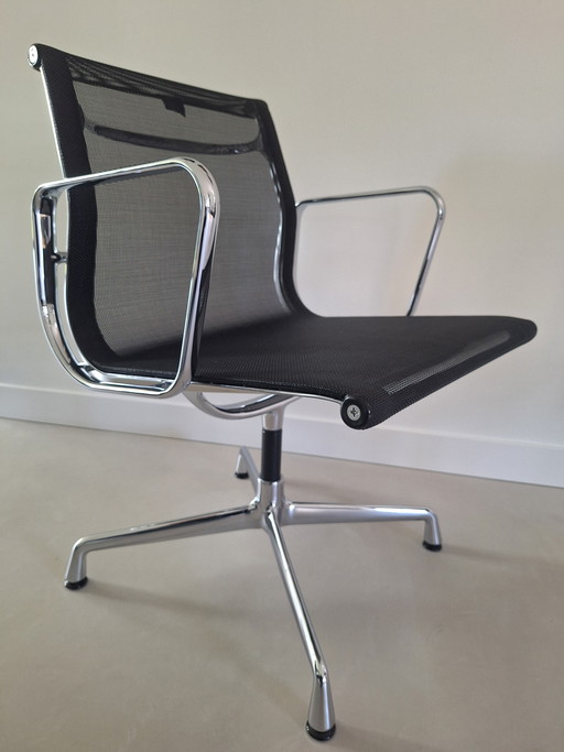 6x Vitra Eames 108 netweave