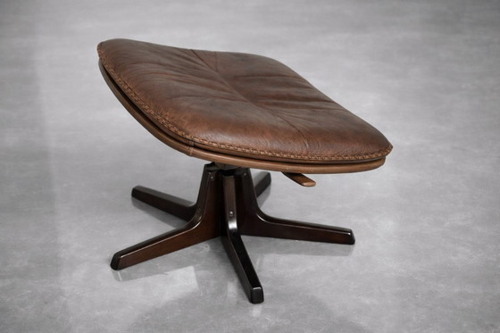 Image 1 of Vintage Mid-Century Danish Modern Brown Leather Adjustable Easy Chair & Ottoman Set from Berg Furniture, 1970s, Set of 2