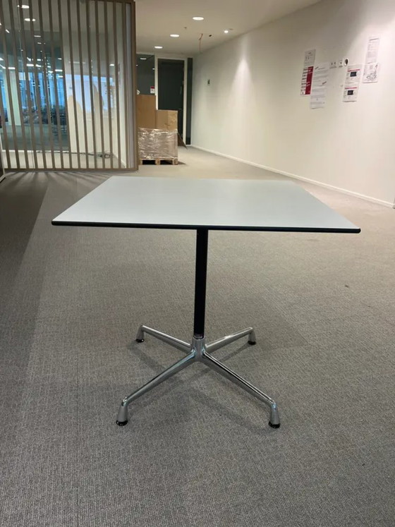 Image 1 of Mesa cuadrada para contratos Vitra Eames de 75 cm, color blanco.