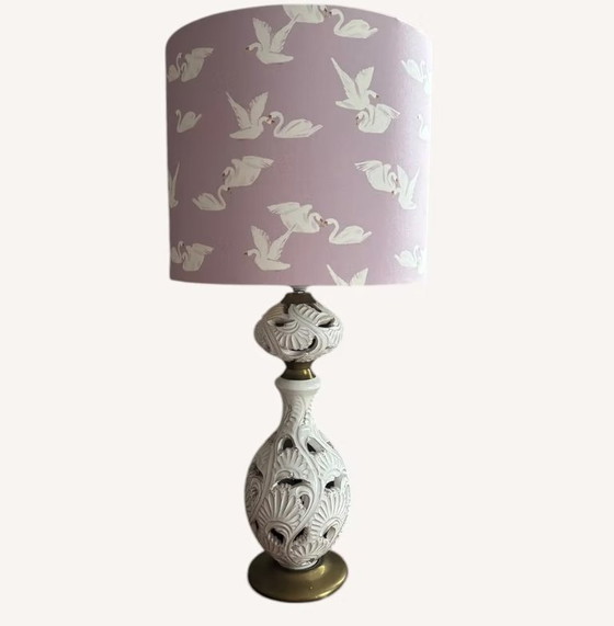 Image 1 of Lampe de table vintage romantique avec un élégant pied