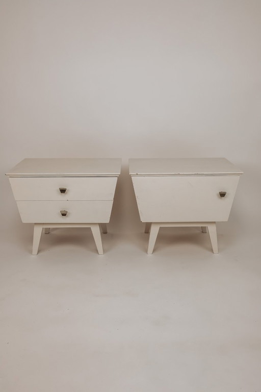 Set van 2 witgeverfde houten nachtkastjes, jaren 60