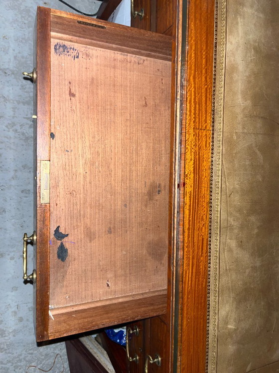 Image 1 of Maple & Co Prachtig Edwardiaans bureau van satijnhout met kruisbanden van walnoothout
