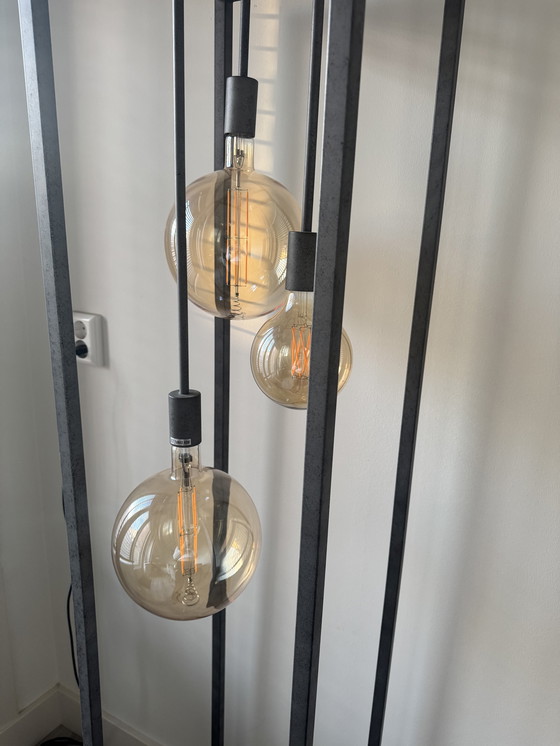 Image 1 of Vloerlamp industrieel- inclusief 3 lichtbollen