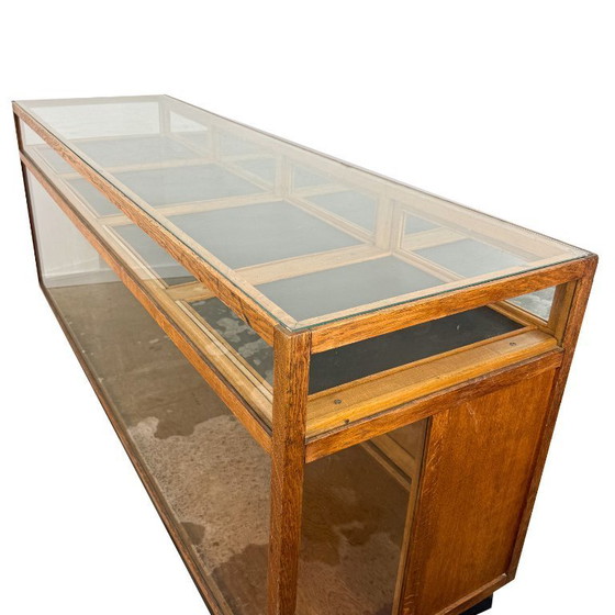 Image 1 of Grote vintage eikenhouten winkelvitrine