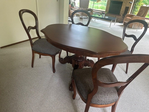 Tavolo da pranzo antico con 4 sedie, stile Biedermeier