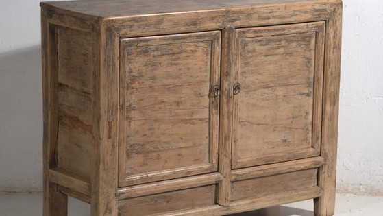 Chinese two-door sideboard in pine – China, circa 1930 – Sideboard cabinet (photo 3 of 40)