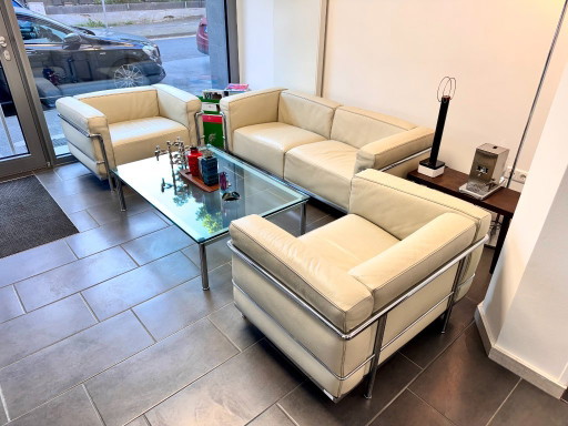 Cassina LC 3 Sofa LC3 Sessel LC10 Tisch