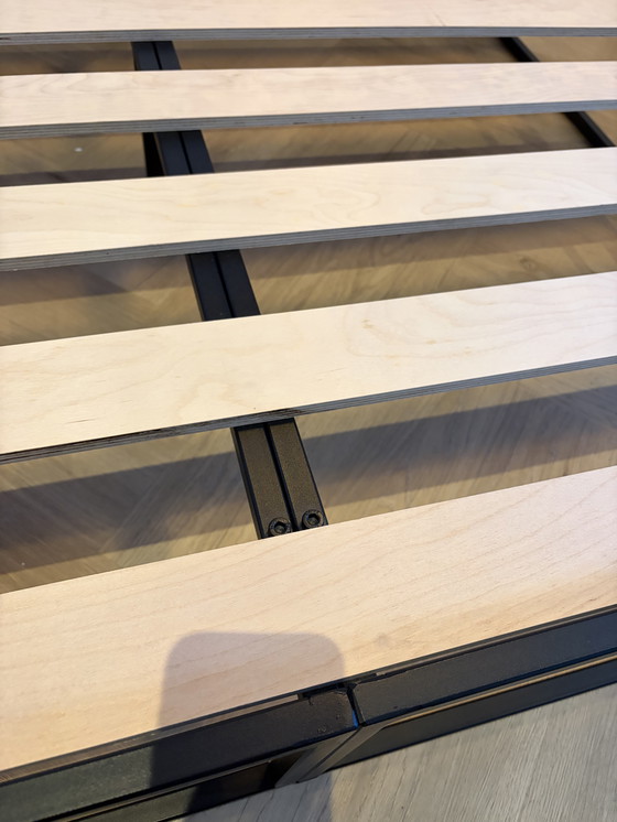 Image 1 of Cadre de lit en acier noir mat, matelas Matt Sleeps inclus (160 x 200 cm).