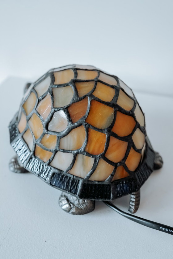 Image 1 of Tiffany schildpad lampje - oranje met blauw opaalglas