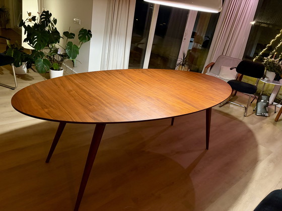 Image 1 of Table de salle à manger ovale en bois de noyer 220 x 100 cm