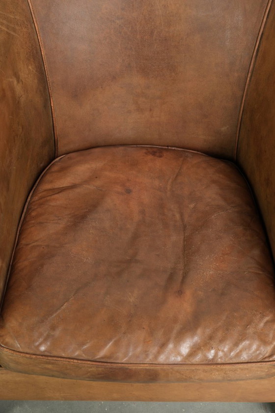 Leuke grote en comfortabele vintage schapenleren clubfauteuil in een mooie lichte cognac kleur – Leather (photo 6 of 12)