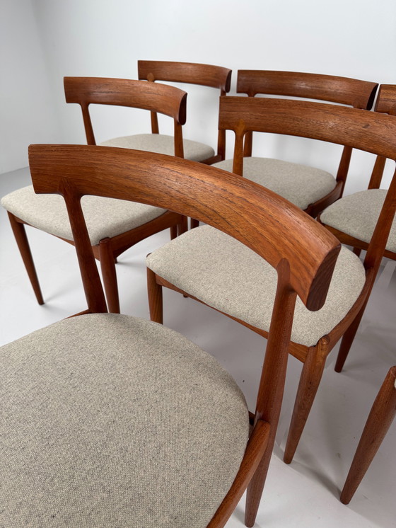Image 1 of Set van 8 model nr. 7 eetkamerstoelen van Johannes Andersen voor Uldum Møbelfabrik