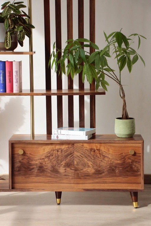 Divisorio per ambienti illuminato - Noce e ottone