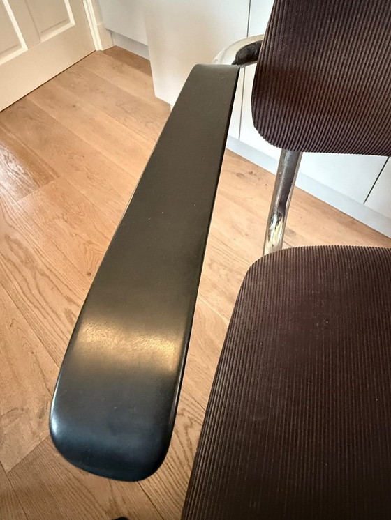 Image 1 of 4 Stoelen van Verchroomd Buizenframe met Zwarte Ribcord Bekleding