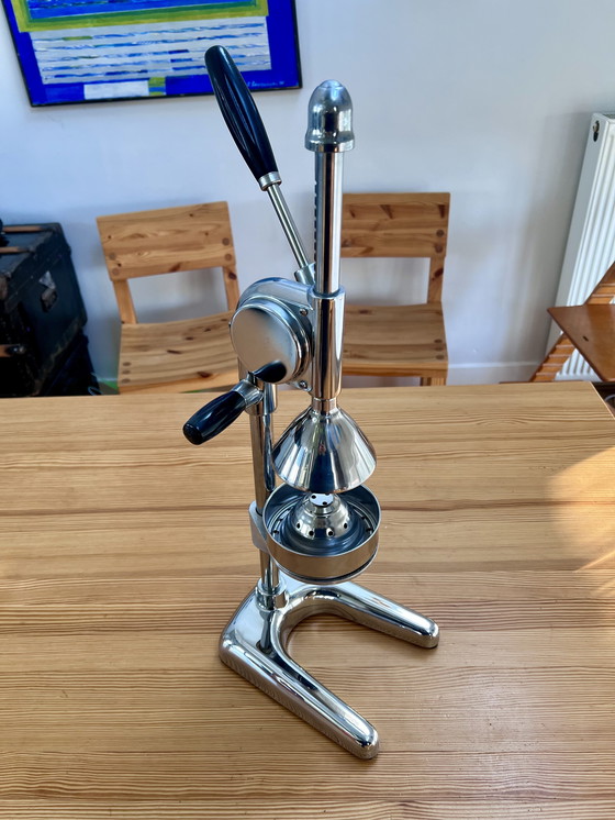 Image 1 of Vintage industrial mid century style horeca manual citrus squeezer / juicer made from heavy steel 