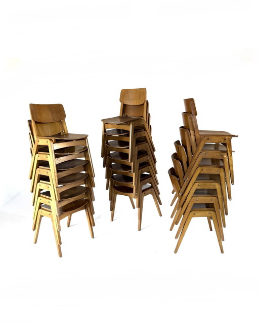 Lotto di 19 sedie impilabili vintage in compensato degli anni '60