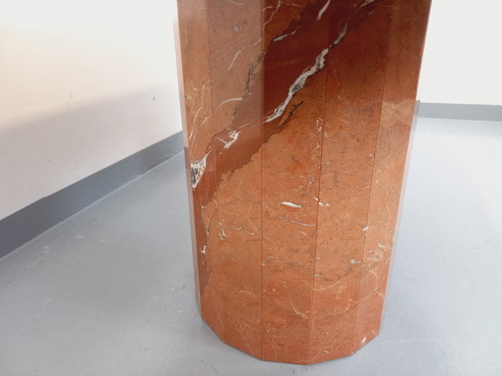 Image 1 of Vintage ovale eettafel van roze marmer uit de jaren 70/80.