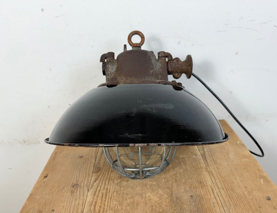 Image 1 of Industrielle Käfig-Pendelleuchte aus schwarzer Emaille und Gusseisen, 1960er Jahre