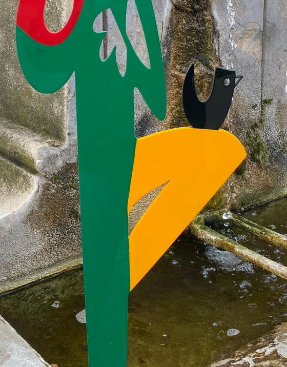 Image 1 of Lili Come La Escapada del Juego de Ajedrez Escultura en acero Pintura automotriz 2025 90 x 30 x 30 9 kgs Firma en acero 1900 e