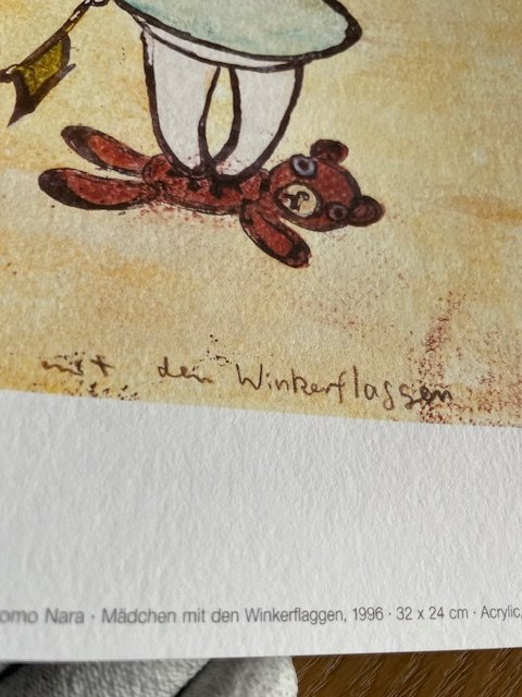 Image 1 of Yoshimoto Nara, Mädchen Mit Den Winkerflaggen, 1996, Copyright Yoshimoto Nara 2002, Impreso en Alemania