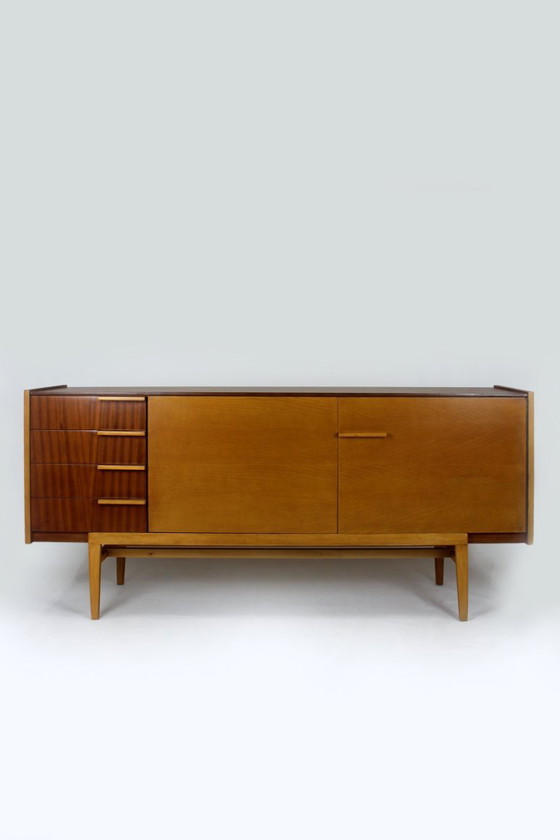 Credenza Mid-Century Modern restaurata in mogano e frassino di UP Zavody, anni '60 – Credenze, Wood (photo 2 of 24)