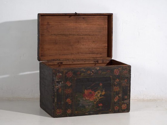 Malle chinoise ancienne peinte en bois de pin – Chine, circa 1900 – Armoires de rangement, Iron (photo 17 of 40)