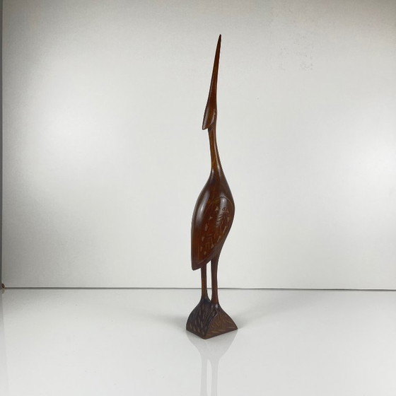 Image 1 of Estatua de garza de madera tallada, mediados del siglo XX