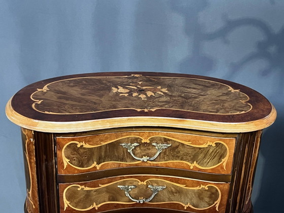 Coppia di comodini in stile rococò con intarsi in legno pregiato. – Wood (photo 3 of 6)