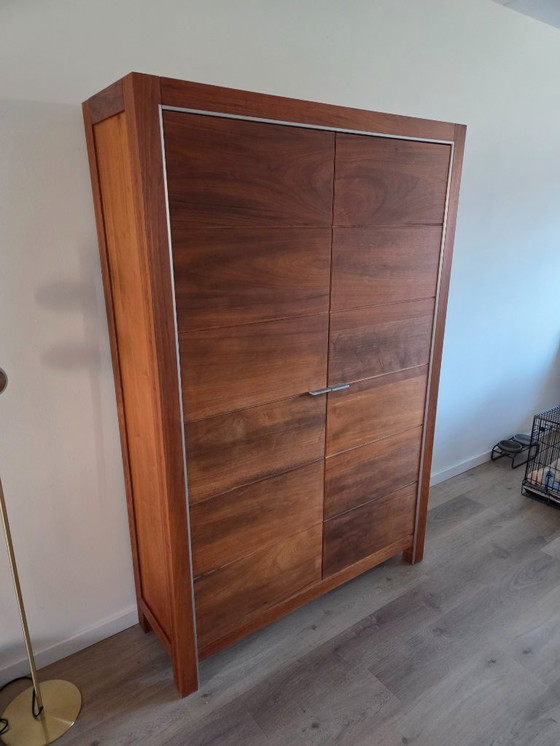 Image 1 of Hans Daalder Roots notenhout servieskast