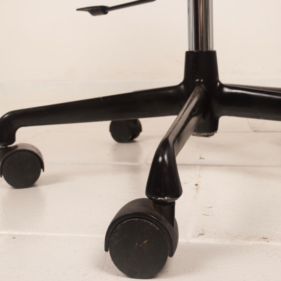 Charles & Ray Eames Zwart Aluminium Bureaustoel, eind 20e eeuw, voor ICF – Bureaustoelen, Metal, Modern (photo 12 of 20)