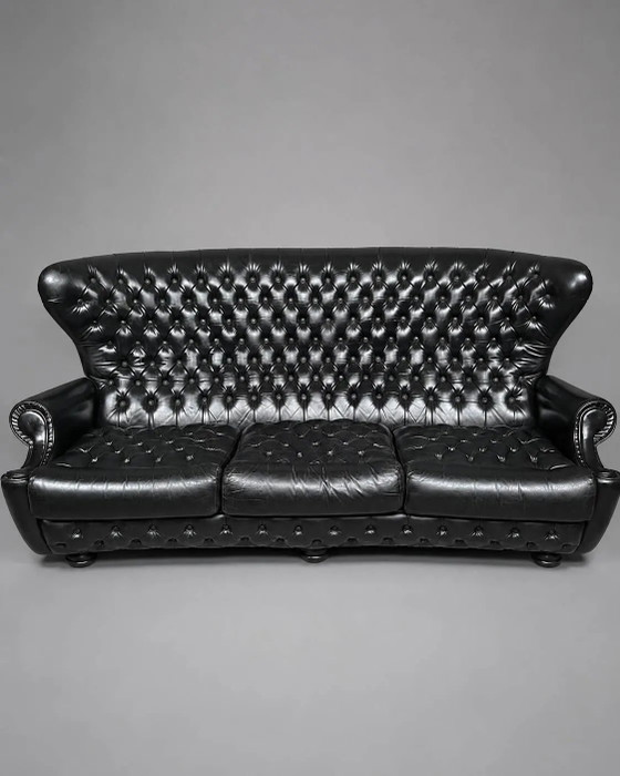 Divano Chesterfield. In pelle. – Divani 3 posti, Leather (photo 7 of 7)