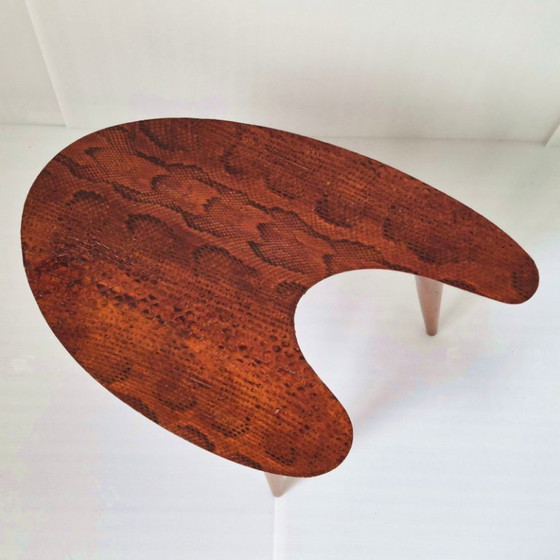 Image 1 of Vintage bijzettafel uit de jaren 50 met statief, imitatie slangenleer