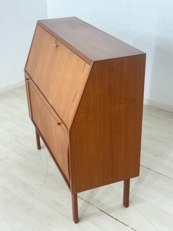 Secrétaire danois design milieu du XXe siècle / Bureau en teck / Bureau années 1960 / Secrétaire danois en (photo 10 of 17)