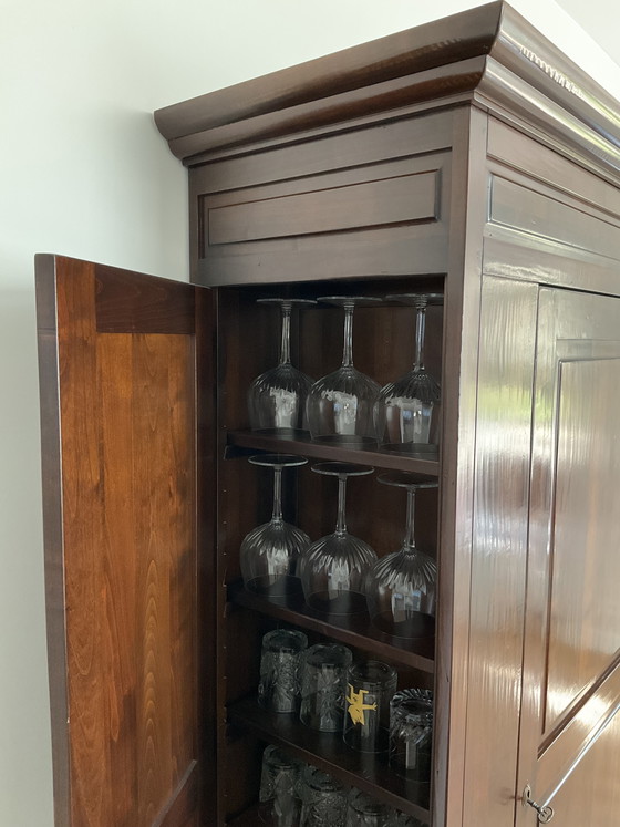 Image 1 of Magnifique armoire de chasseur en bois de cerisier