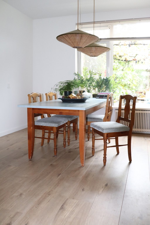 Zu verkaufen: 4 Esszimmerstühle aus Kirschholz