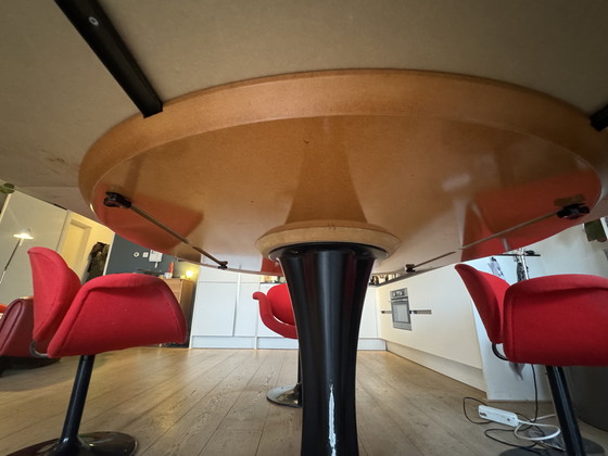 Image 1 of Artifort round/oval dining table