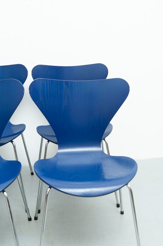 Otto sedie della serie 7 disegnate da Arne Jacobsen per Fritz Hansen, anni '50. – Sedie da pranzo, Wood (photo 8 of 24)