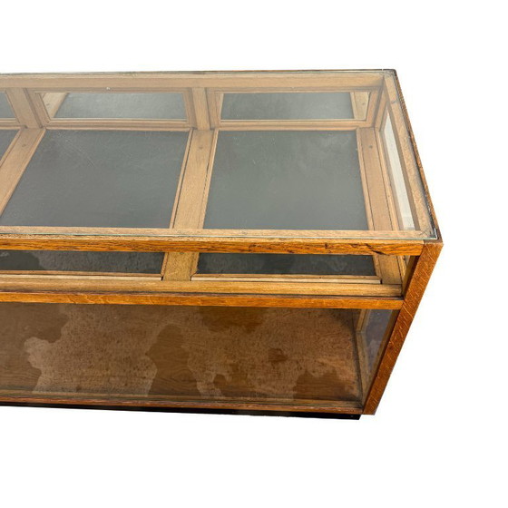 Image 1 of Grote vintage eikenhouten winkelvitrine