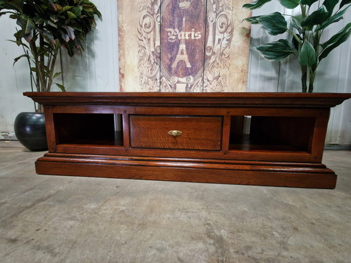 Klassischer Couchtisch aus dunkler Kirsche mit den Maßen 140x70cm und 40cm Höhe.