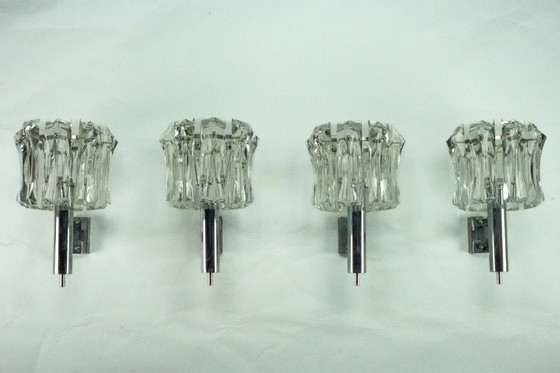 Image 1 of Ensemble de quatre grandes appliques en verre de Murano et en laiton chromé, Italie, années 1960.