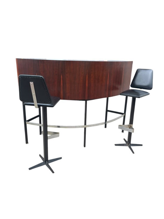 Image 1 of Bar in palissandro di metà secolo con sgabelli da bar